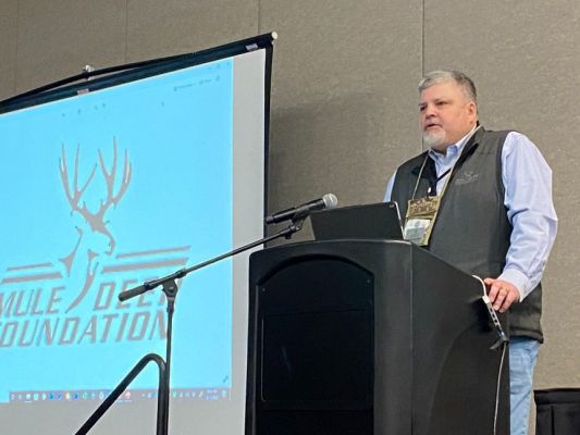 Speaker presenting at Mule Deer Foundation conference