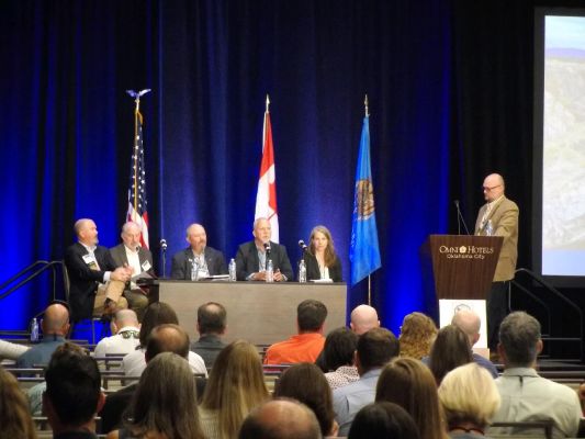 Panel discussion at the Mule Deer Foundation event in Oklahoma City.