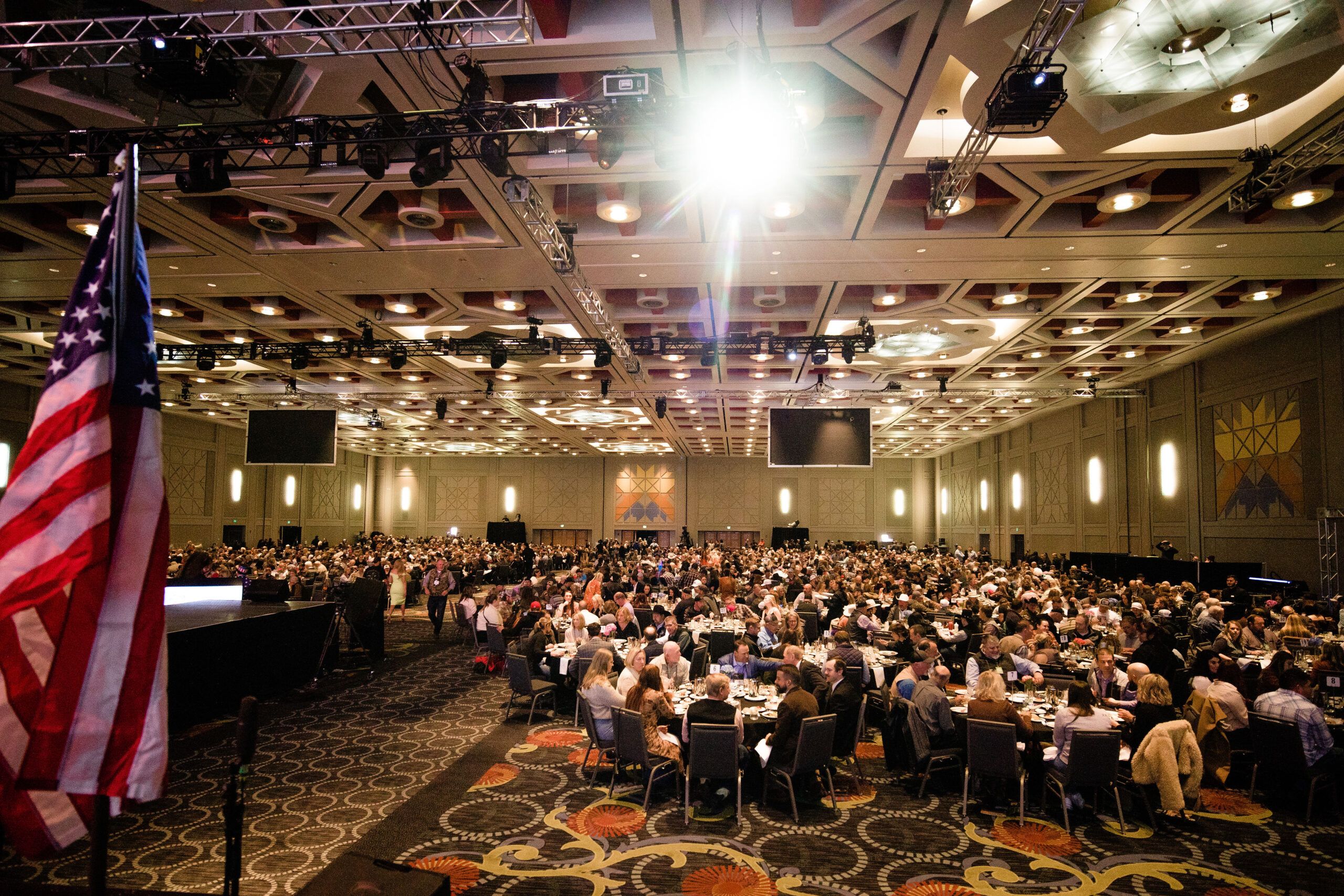 Crowd at the Mule Deer Foundation banquet event