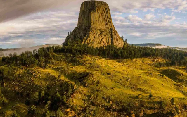 Scenic view of Devils Tower National Monument in Wyoming.