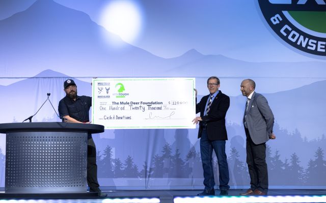 The workout generated $120,000 in donations, which Hebel presented to MDF President and CEO, Greg Sheehan at the Expo’s Saturday night Super Banquet. 