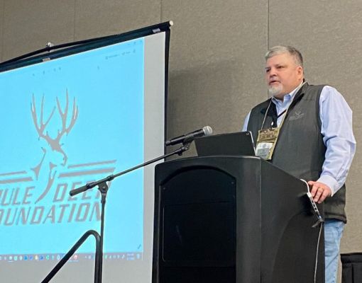 Speaker presenting at Mule Deer Foundation conference