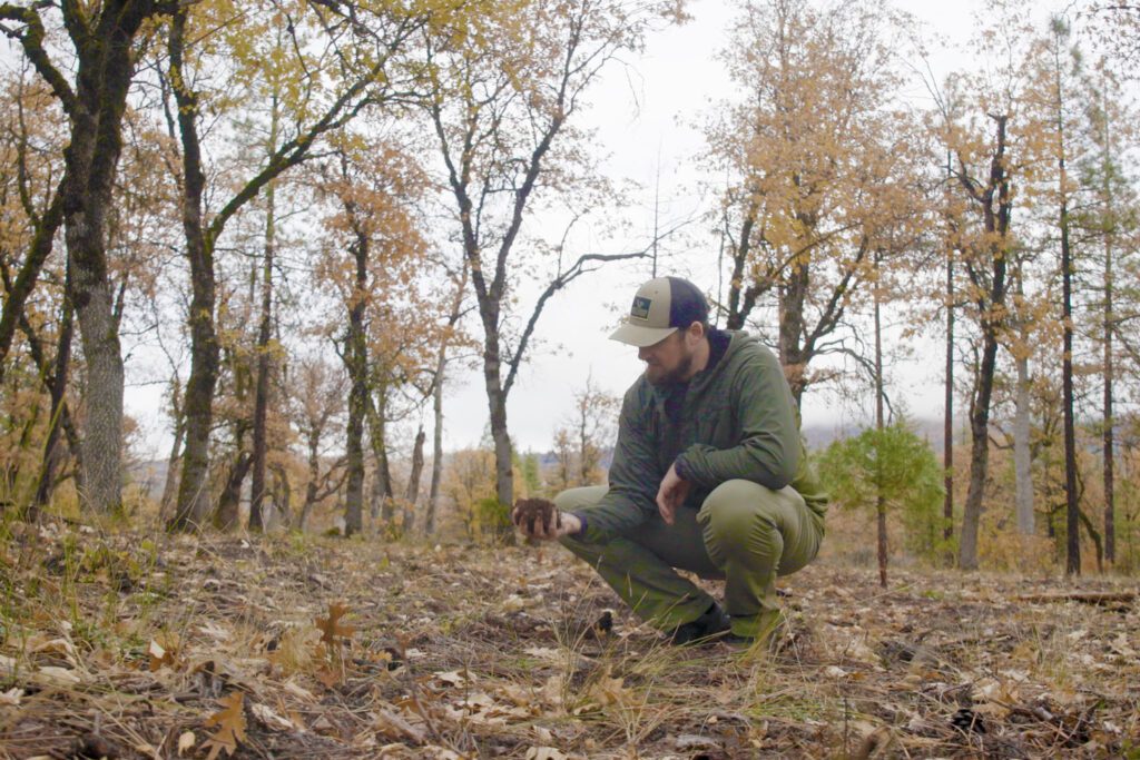 Every hunter hopes for a clean shot, but even the best shot placement doesn’t guarantee an immediate recovery. Tracking a wounded mule deer takes patience, skill, and respect for the animal. Doing it correctly not only increases your chances of success but also ensures a humane harvest.